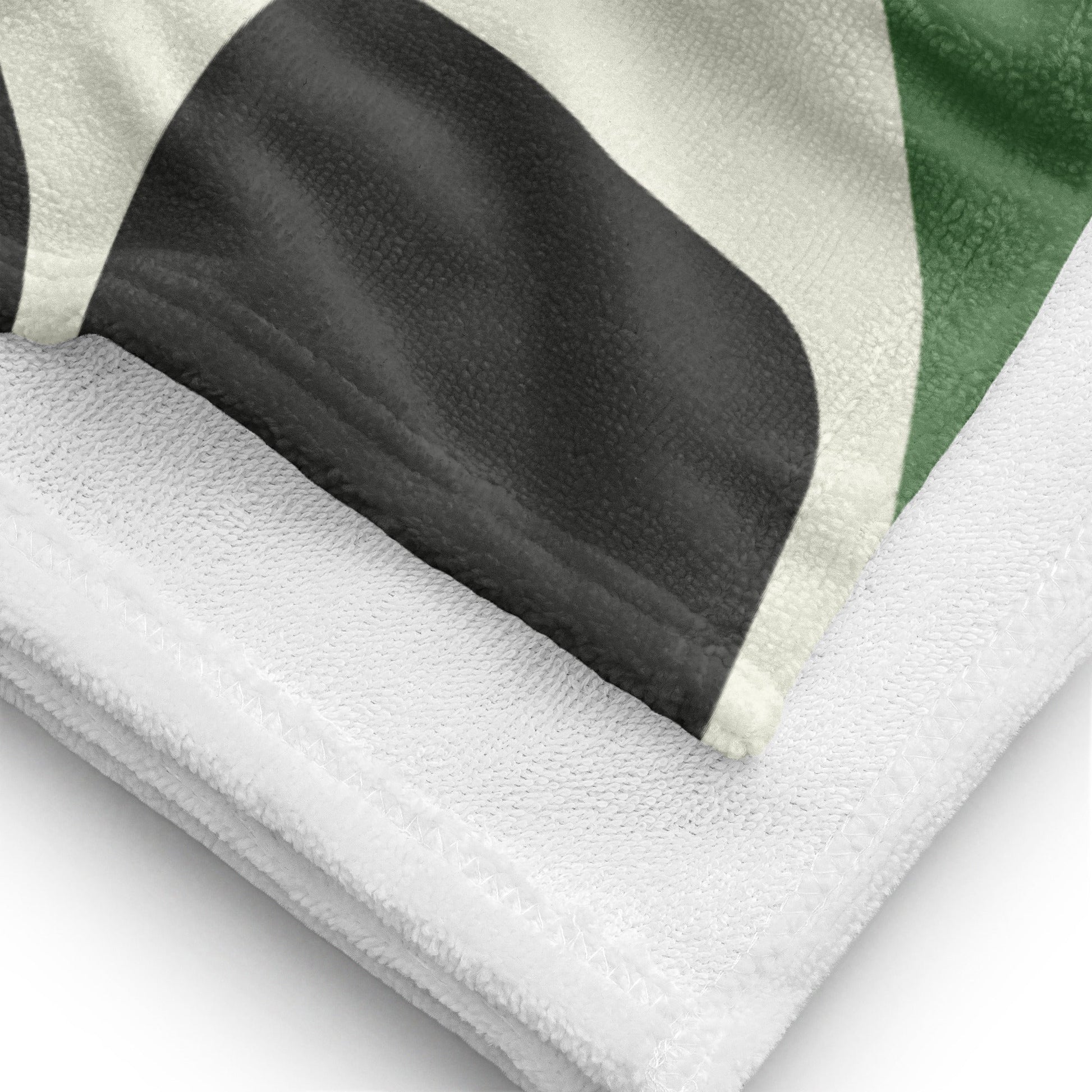 Modern Green Towel - Stylish Design, Quick-Drying, Ideal for Beach and Spa